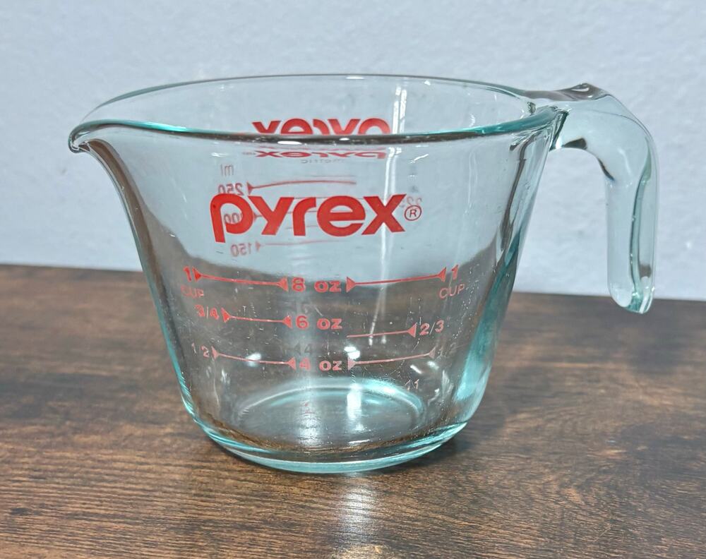 Vintage Pyrex 1 cup/250ml Glass Measuring Cup Open Handle USA